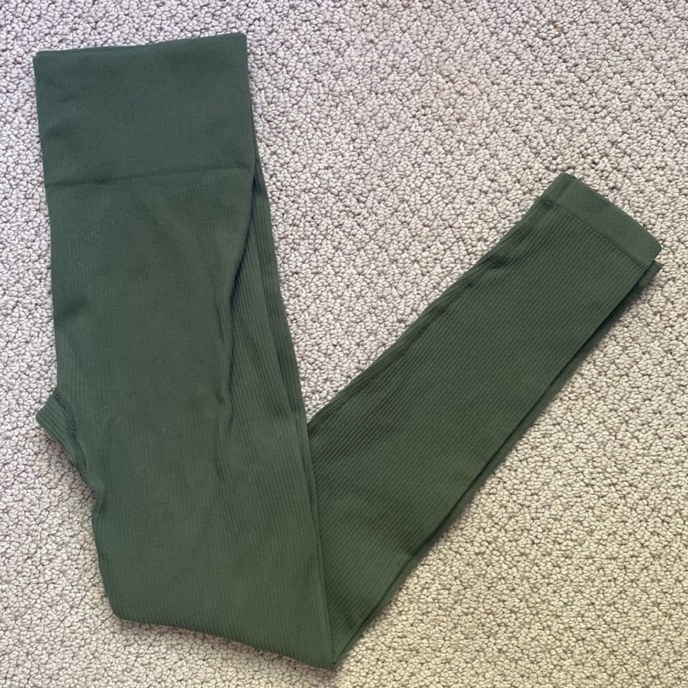 Ribbed 2 piece workout set crop top & seamless high rise leggings - Picture 7 of 8
